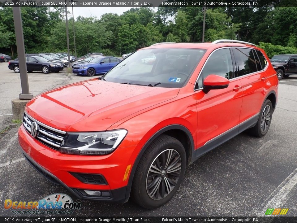 Front 3/4 View of 2019 Volkswagen Tiguan SEL 4MOTION Photo #1