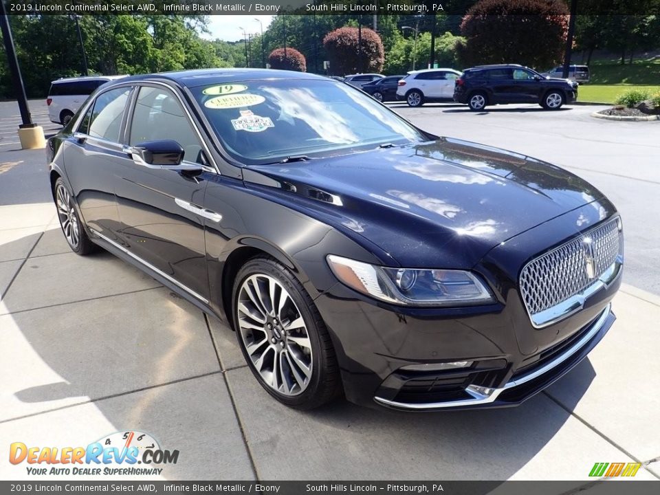 Front 3/4 View of 2019 Lincoln Continental Select AWD Photo #7