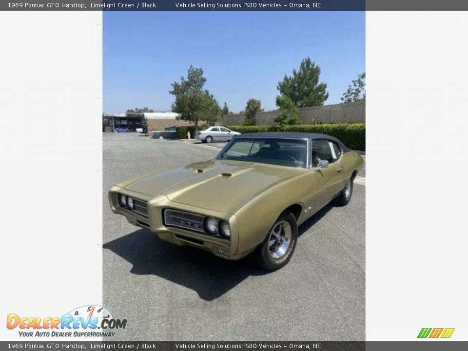 Front 3/4 View of 1969 Pontiac GTO Hardtop Photo #1