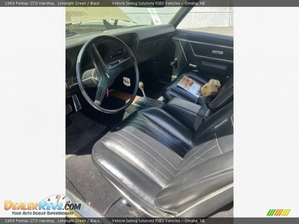 Front Seat of 1969 Pontiac GTO Hardtop Photo #4
