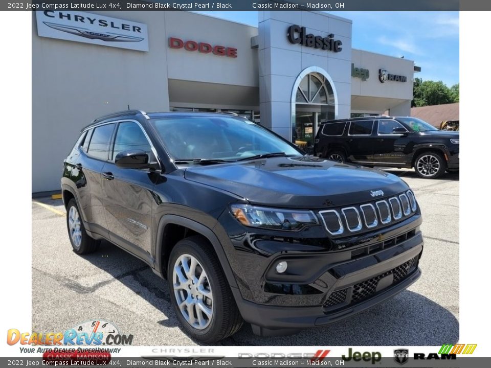2022 Jeep Compass Latitude Lux 4x4 Diamond Black Crystal Pearl / Black Photo #1