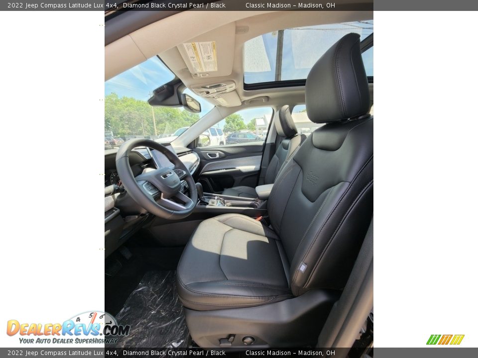 2022 Jeep Compass Latitude Lux 4x4 Diamond Black Crystal Pearl / Black Photo #2