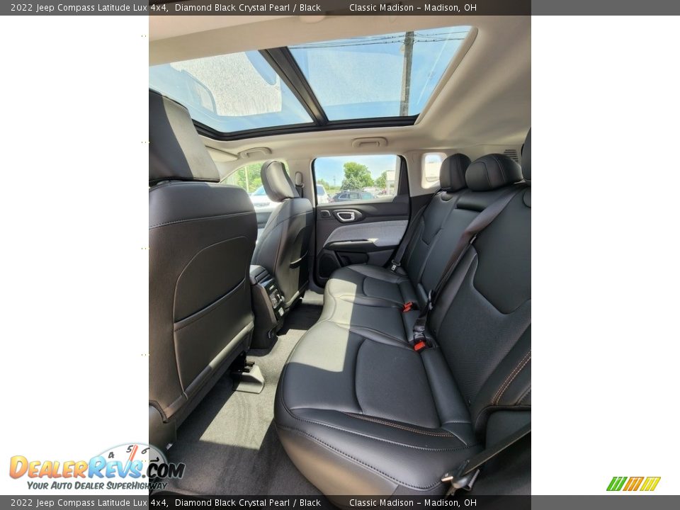 2022 Jeep Compass Latitude Lux 4x4 Diamond Black Crystal Pearl / Black Photo #3