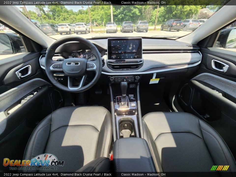 2022 Jeep Compass Latitude Lux 4x4 Diamond Black Crystal Pearl / Black Photo #4