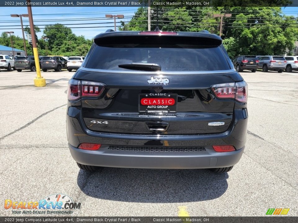 2022 Jeep Compass Latitude Lux 4x4 Diamond Black Crystal Pearl / Black Photo #10