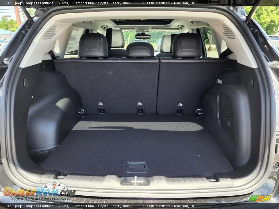 2022 Jeep Compass Latitude Lux 4x4 Diamond Black Crystal Pearl / Black Photo #11