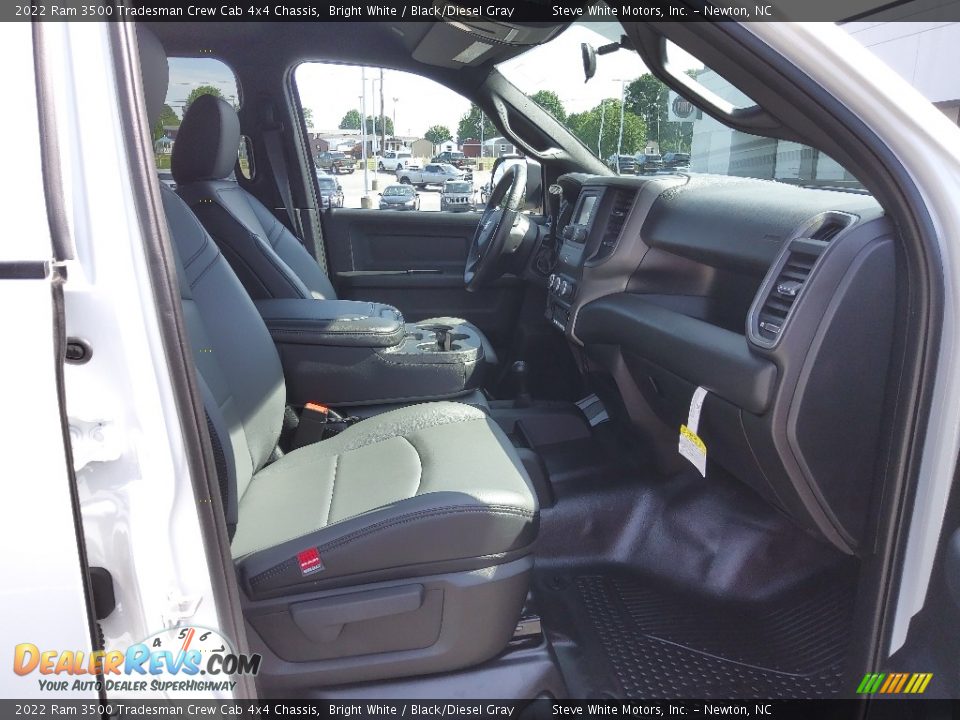 2022 Ram 3500 Tradesman Crew Cab 4x4 Chassis Bright White / Black/Diesel Gray Photo #18