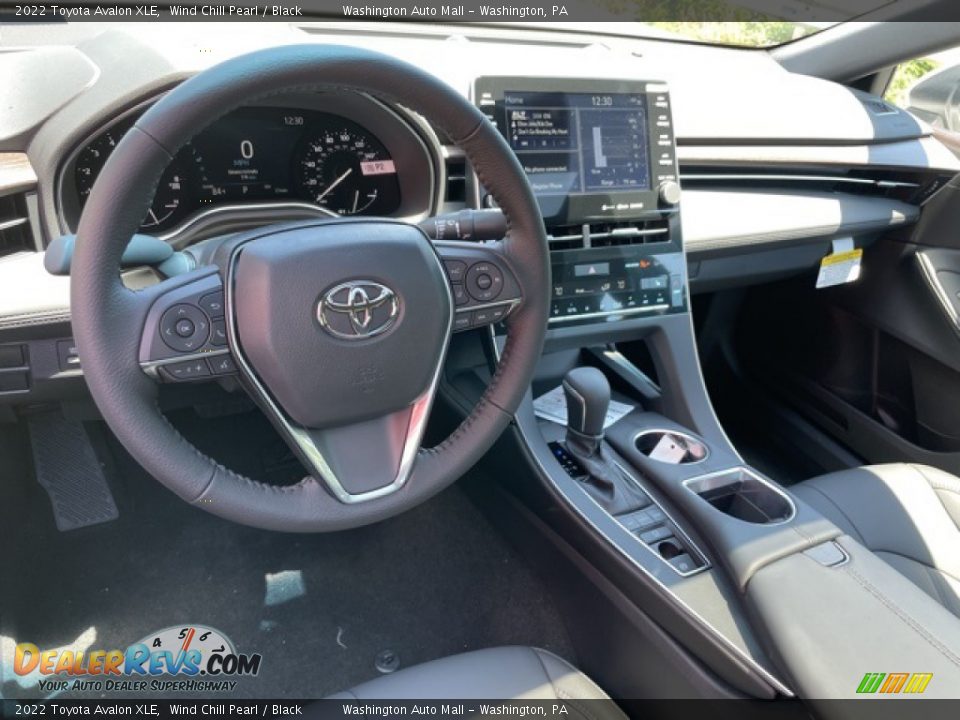 Dashboard of 2022 Toyota Avalon XLE Photo #3