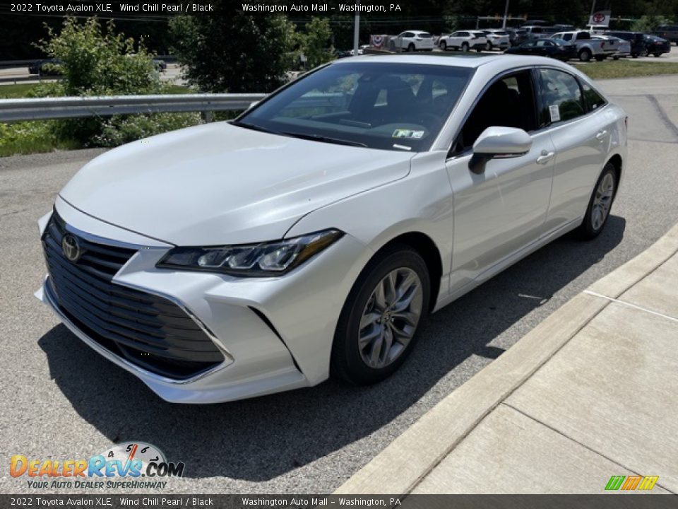 Front 3/4 View of 2022 Toyota Avalon XLE Photo #7