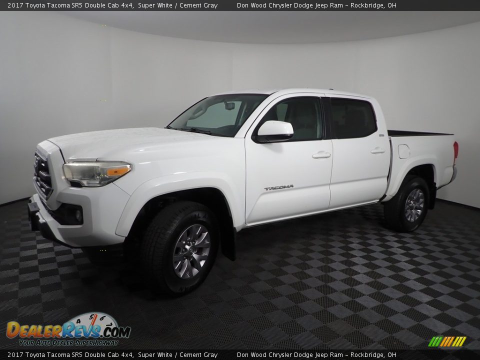 2017 Toyota Tacoma SR5 Double Cab 4x4 Super White / Cement Gray Photo #5