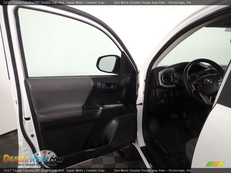 2017 Toyota Tacoma SR5 Double Cab 4x4 Super White / Cement Gray Photo #10