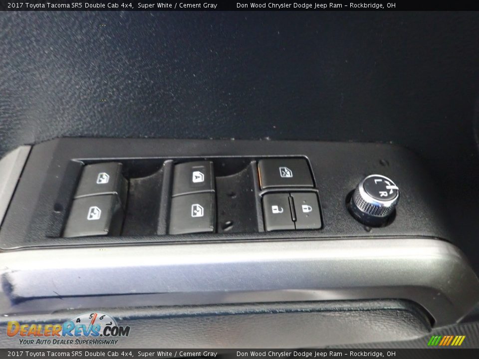 2017 Toyota Tacoma SR5 Double Cab 4x4 Super White / Cement Gray Photo #11