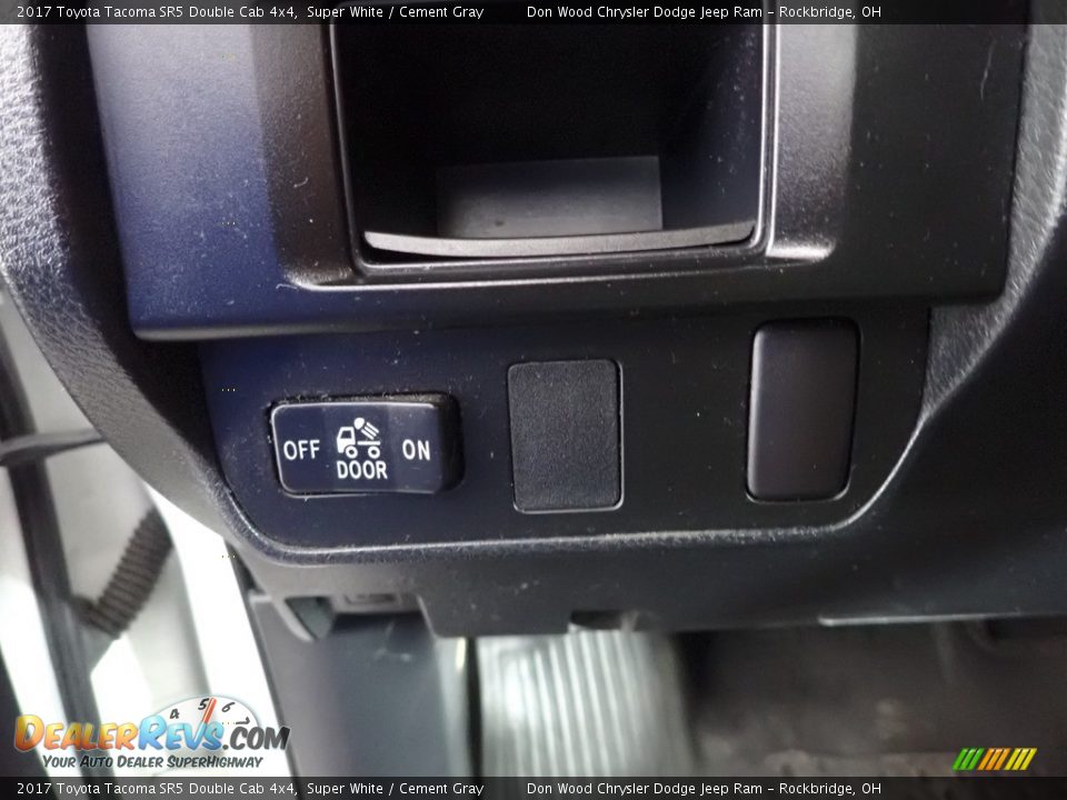 2017 Toyota Tacoma SR5 Double Cab 4x4 Super White / Cement Gray Photo #14