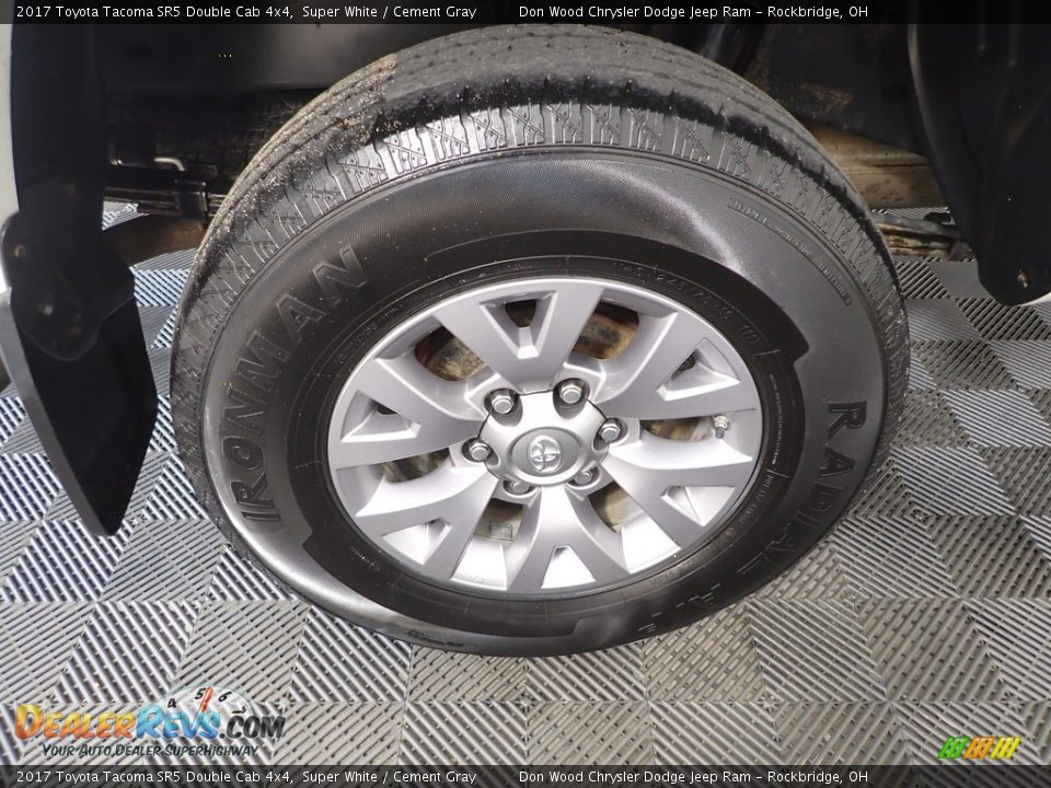 2017 Toyota Tacoma SR5 Double Cab 4x4 Super White / Cement Gray Photo #28