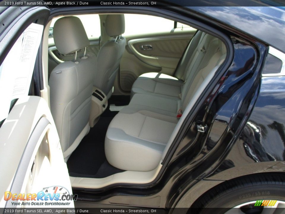 2019 Ford Taurus SEL AWD Agate Black / Dune Photo #24