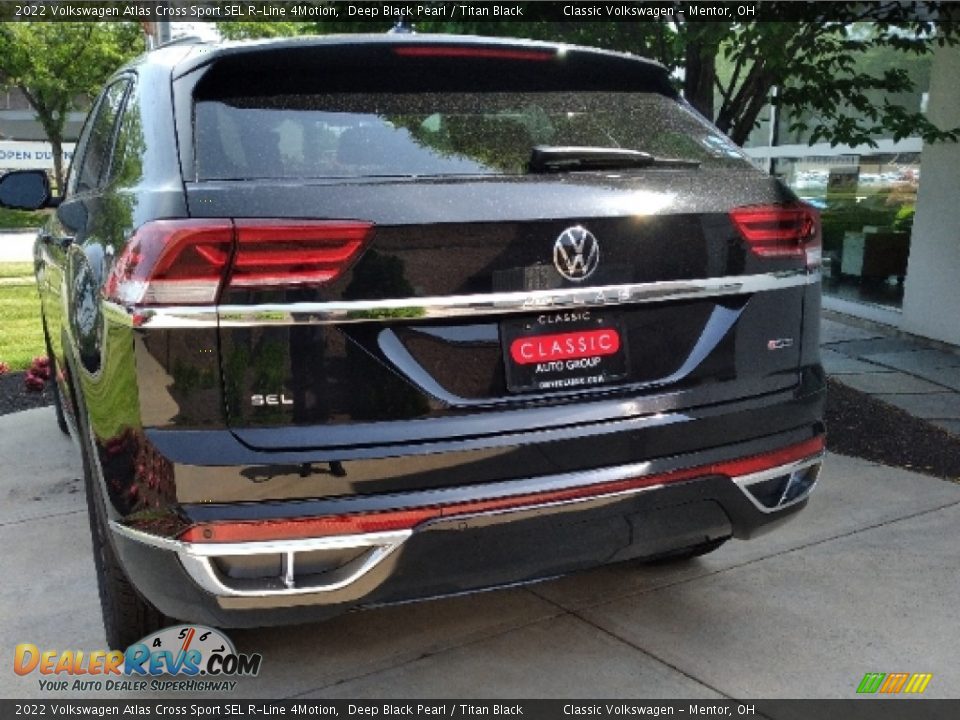 2022 Volkswagen Atlas Cross Sport SEL R-Line 4Motion Deep Black Pearl / Titan Black Photo #4