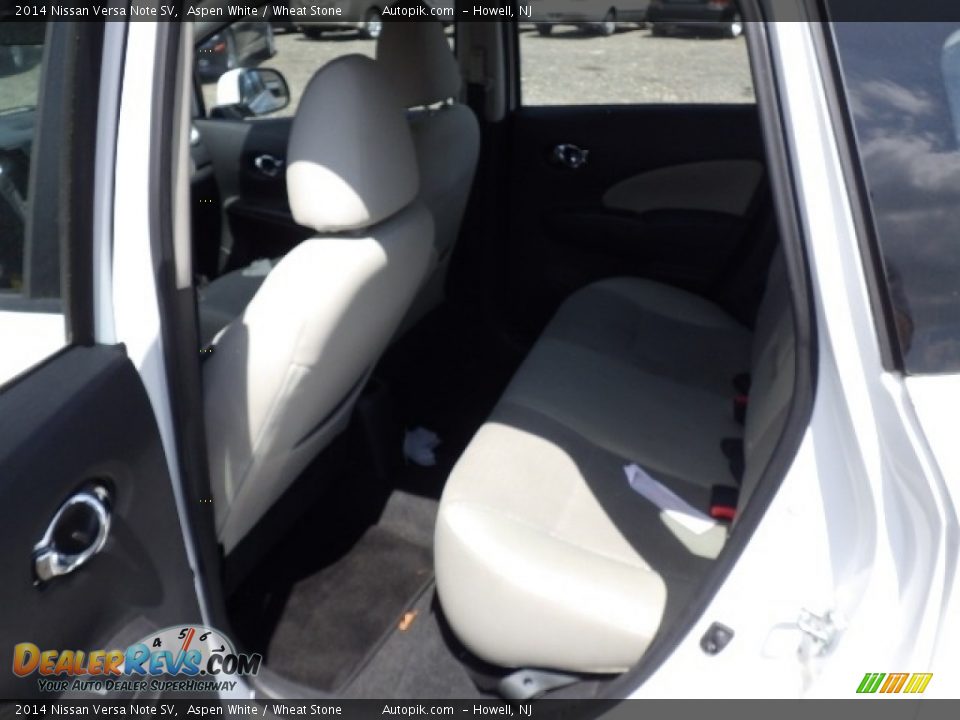 2014 Nissan Versa Note SV Aspen White / Wheat Stone Photo #9