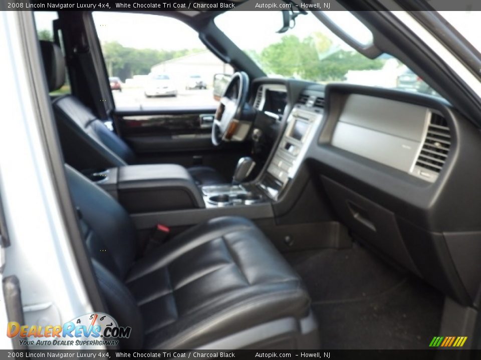 2008 Lincoln Navigator Luxury 4x4 White Chocolate Tri Coat / Charcoal Black Photo #8