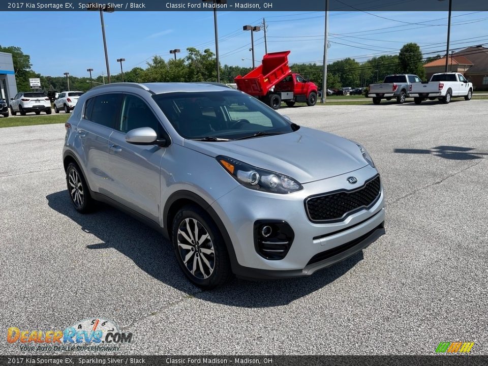 Front 3/4 View of 2017 Kia Sportage EX Photo #3