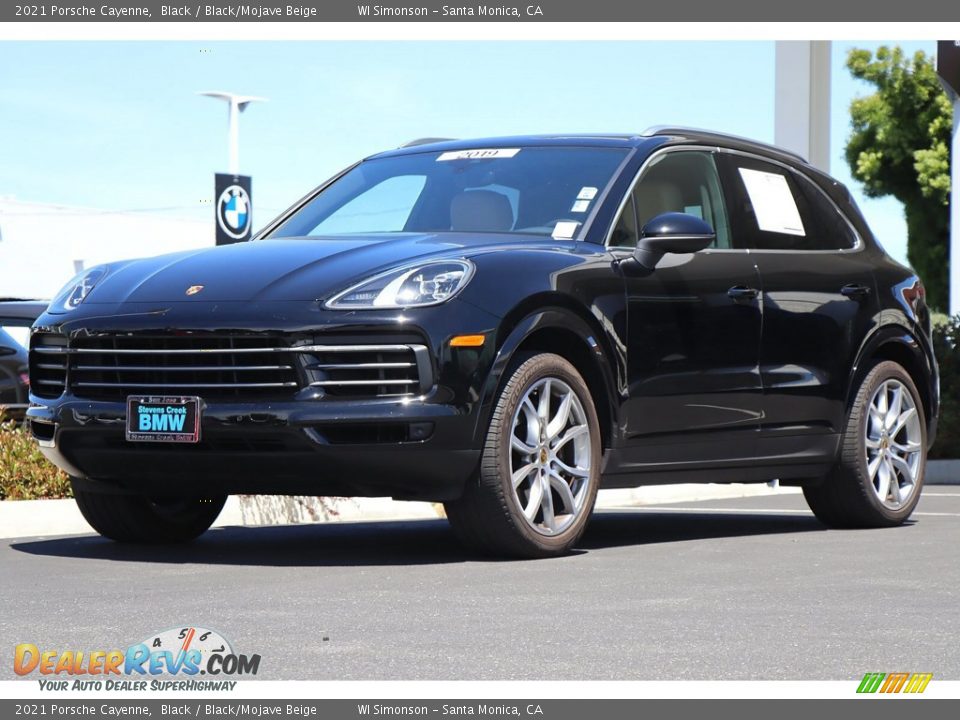 Front 3/4 View of 2021 Porsche Cayenne  Photo #10