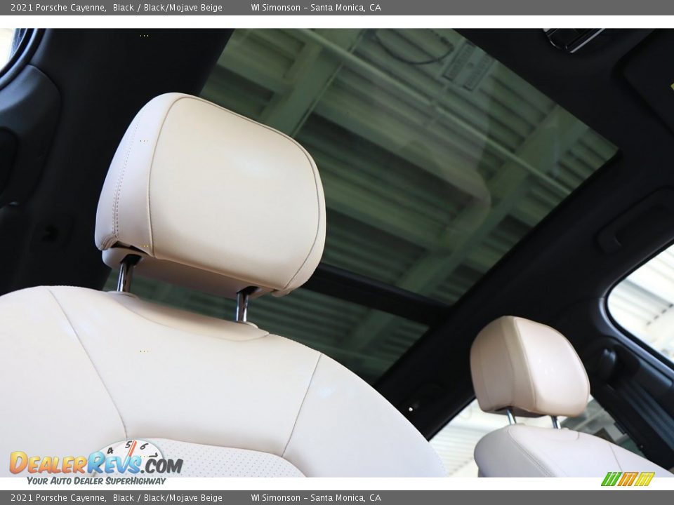 Sunroof of 2021 Porsche Cayenne  Photo #20