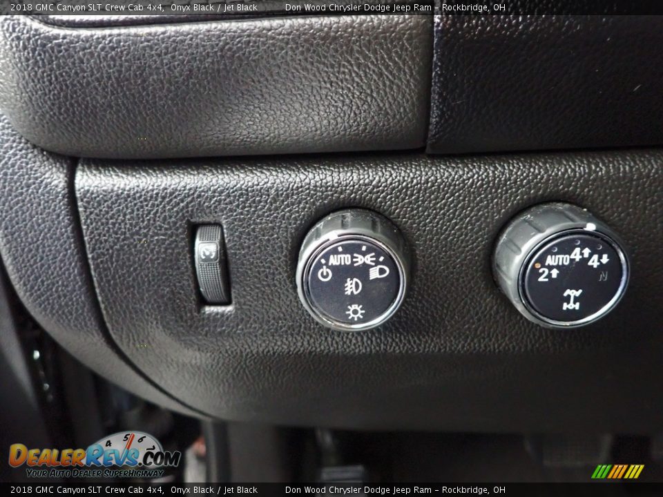 Controls of 2018 GMC Canyon SLT Crew Cab 4x4 Photo #17