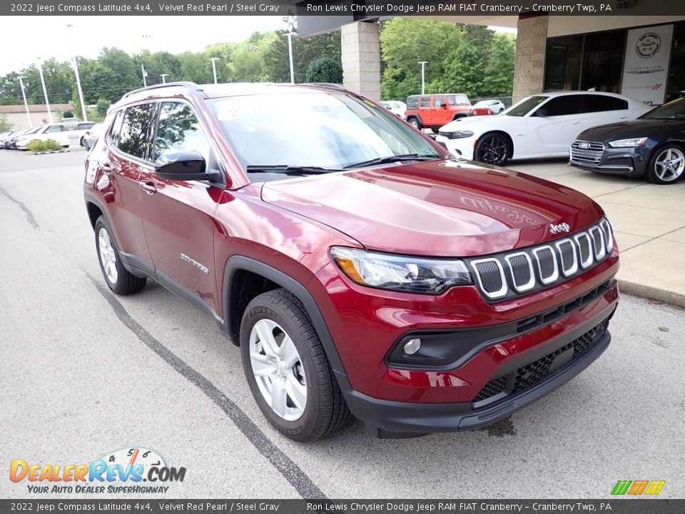 2022 Jeep Compass Latitude 4x4 Velvet Red Pearl / Steel Gray Photo #2