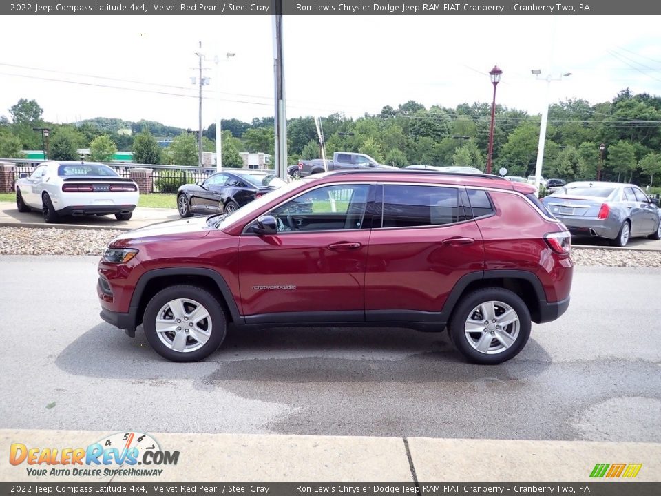 2022 Jeep Compass Latitude 4x4 Velvet Red Pearl / Steel Gray Photo #5