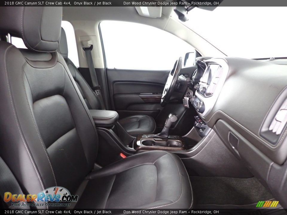 Front Seat of 2018 GMC Canyon SLT Crew Cab 4x4 Photo #29