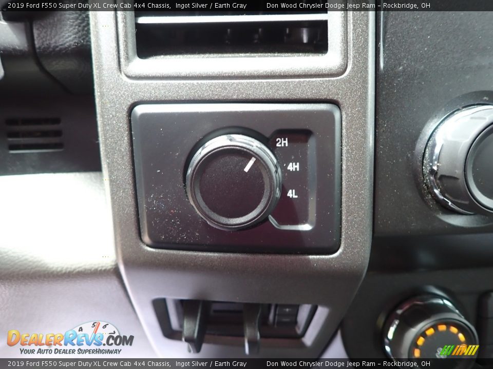 2019 Ford F550 Super Duty XL Crew Cab 4x4 Chassis Ingot Silver / Earth Gray Photo #17