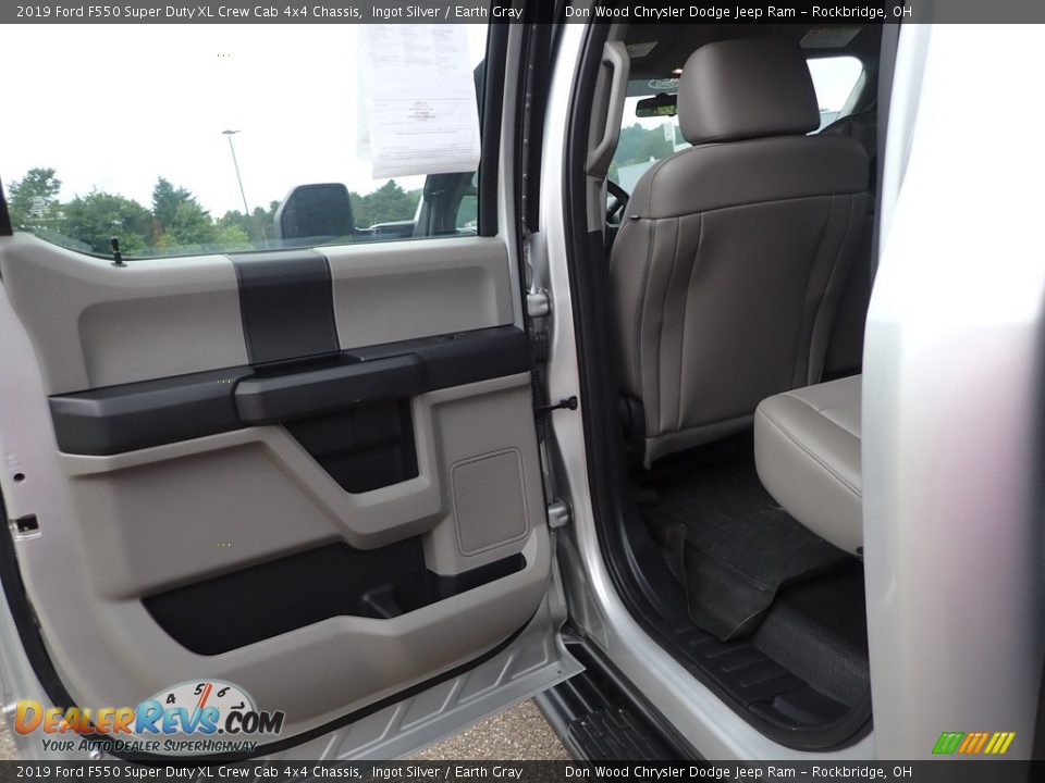 2019 Ford F550 Super Duty XL Crew Cab 4x4 Chassis Ingot Silver / Earth Gray Photo #19