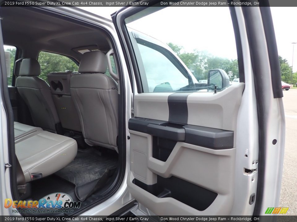 2019 Ford F550 Super Duty XL Crew Cab 4x4 Chassis Ingot Silver / Earth Gray Photo #23