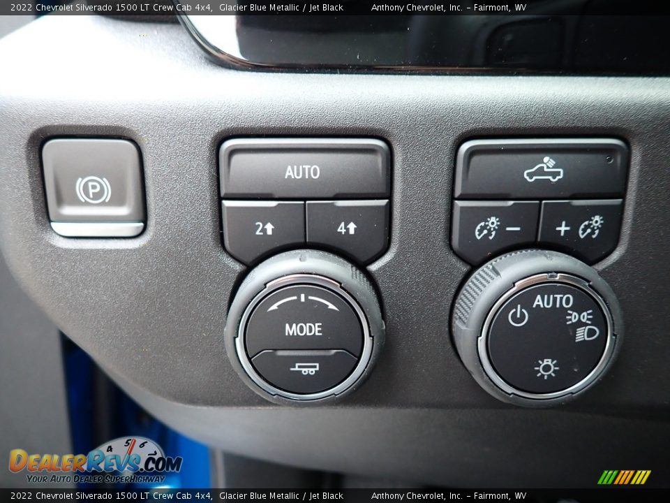 Controls of 2022 Chevrolet Silverado 1500 LT Crew Cab 4x4 Photo #17