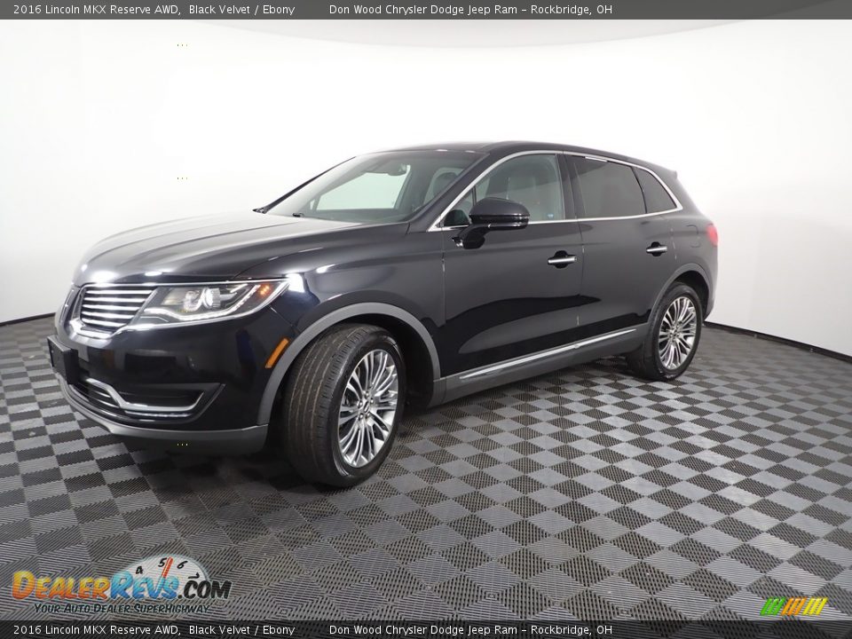 Front 3/4 View of 2016 Lincoln MKX Reserve AWD Photo #6