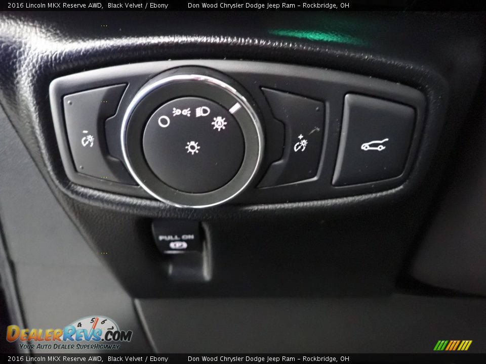 Controls of 2016 Lincoln MKX Reserve AWD Photo #17