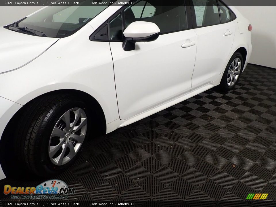 2020 Toyota Corolla LE Super White / Black Photo #10