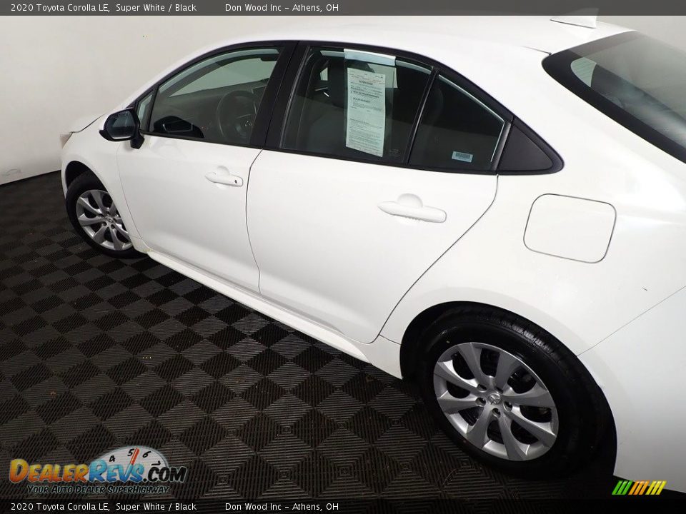 2020 Toyota Corolla LE Super White / Black Photo #18