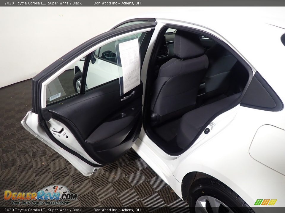 2020 Toyota Corolla LE Super White / Black Photo #34