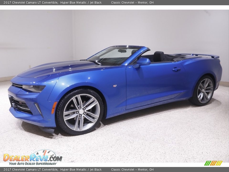 Front 3/4 View of 2017 Chevrolet Camaro LT Convertible Photo #4