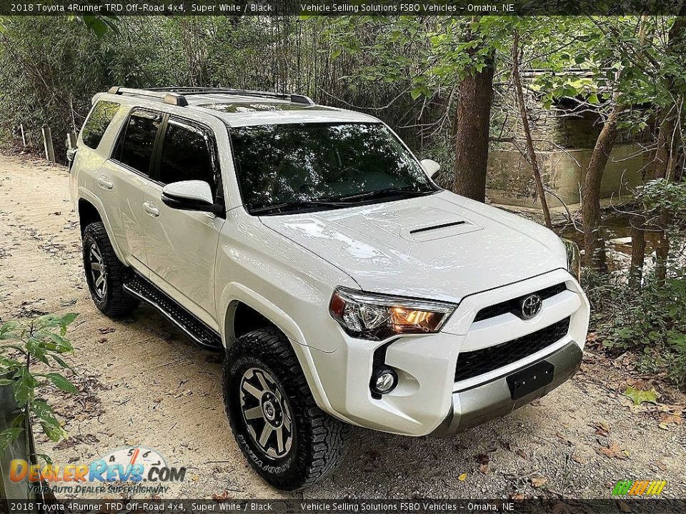 Front 3/4 View of 2018 Toyota 4Runner TRD Off-Road 4x4 Photo #1