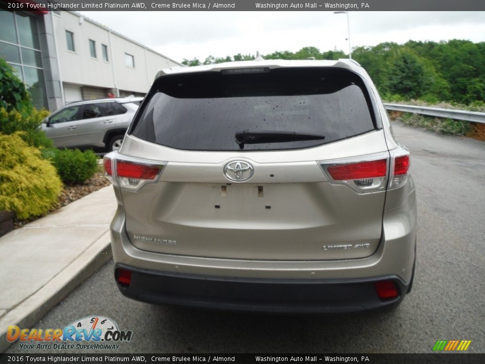 2016 Toyota Highlander Limited Platinum AWD Creme Brulee Mica / Almond Photo #13