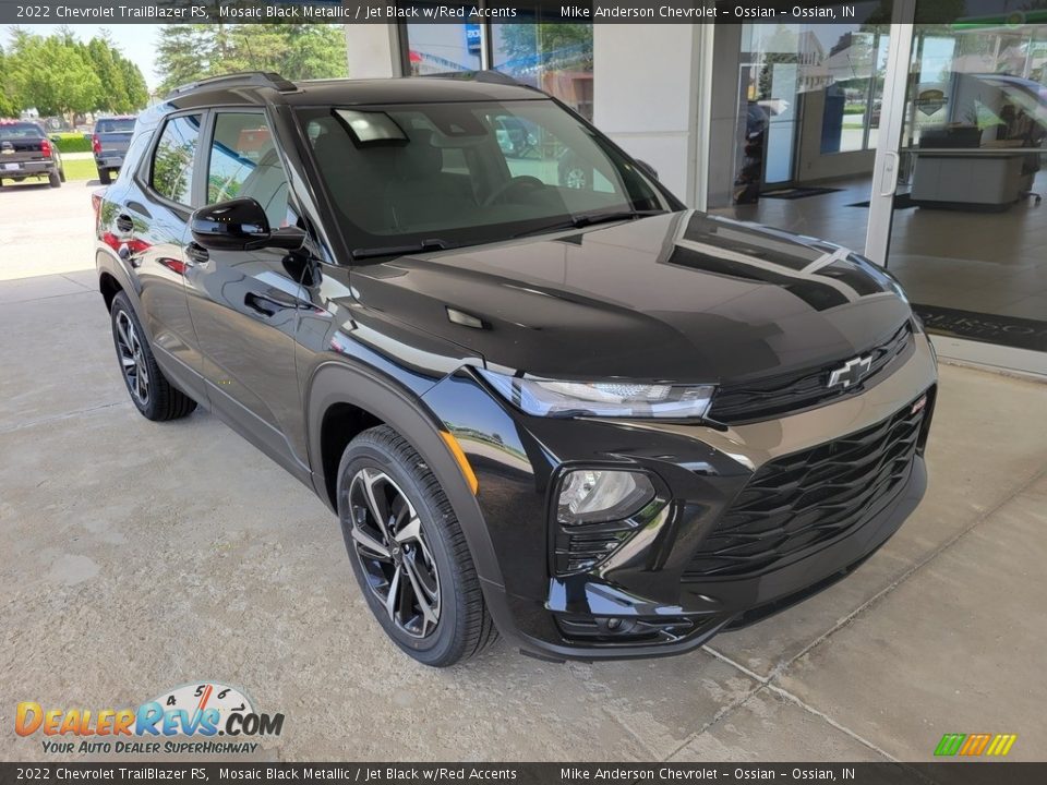 Front 3/4 View of 2022 Chevrolet TrailBlazer RS Photo #2