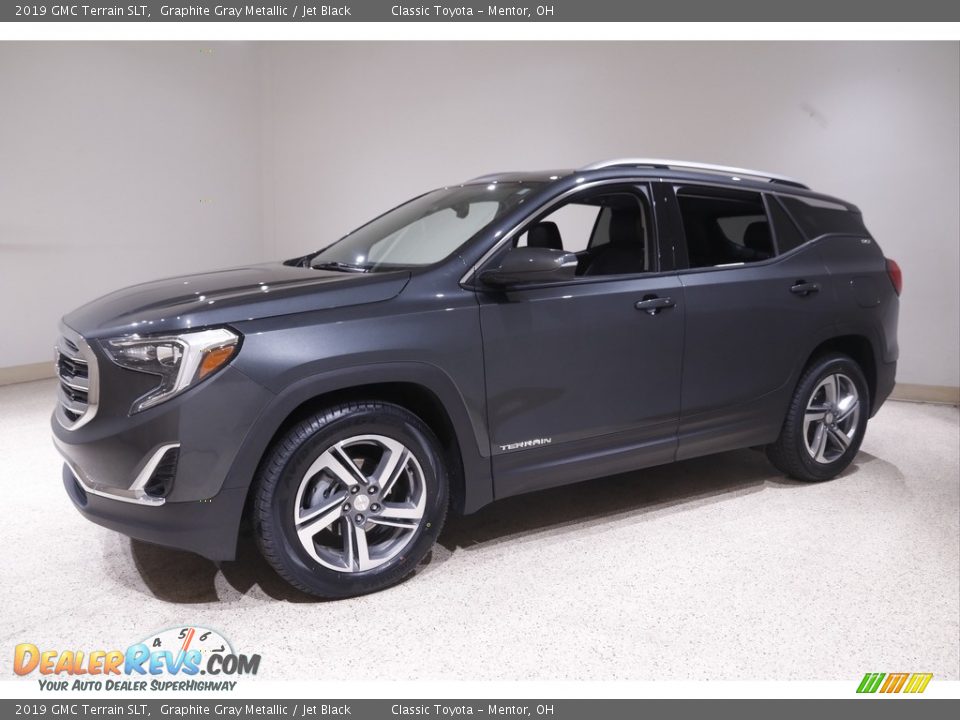 Front 3/4 View of 2019 GMC Terrain SLT Photo #3