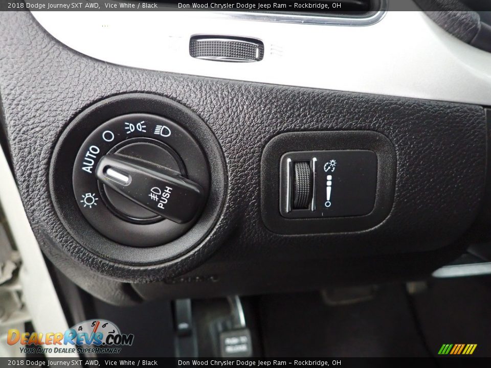 Controls of 2018 Dodge Journey SXT AWD Photo #15