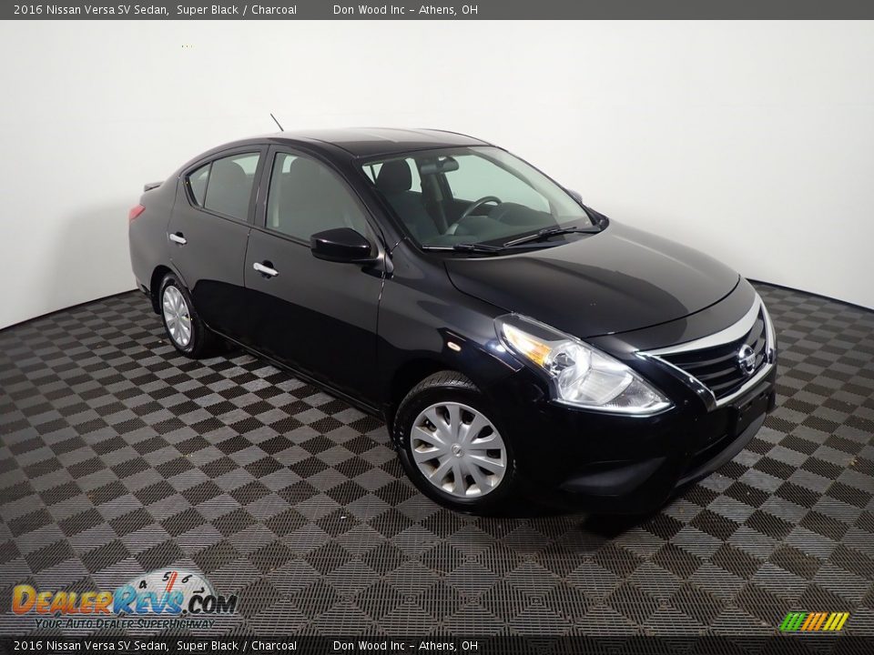 Front 3/4 View of 2016 Nissan Versa SV Sedan Photo #2