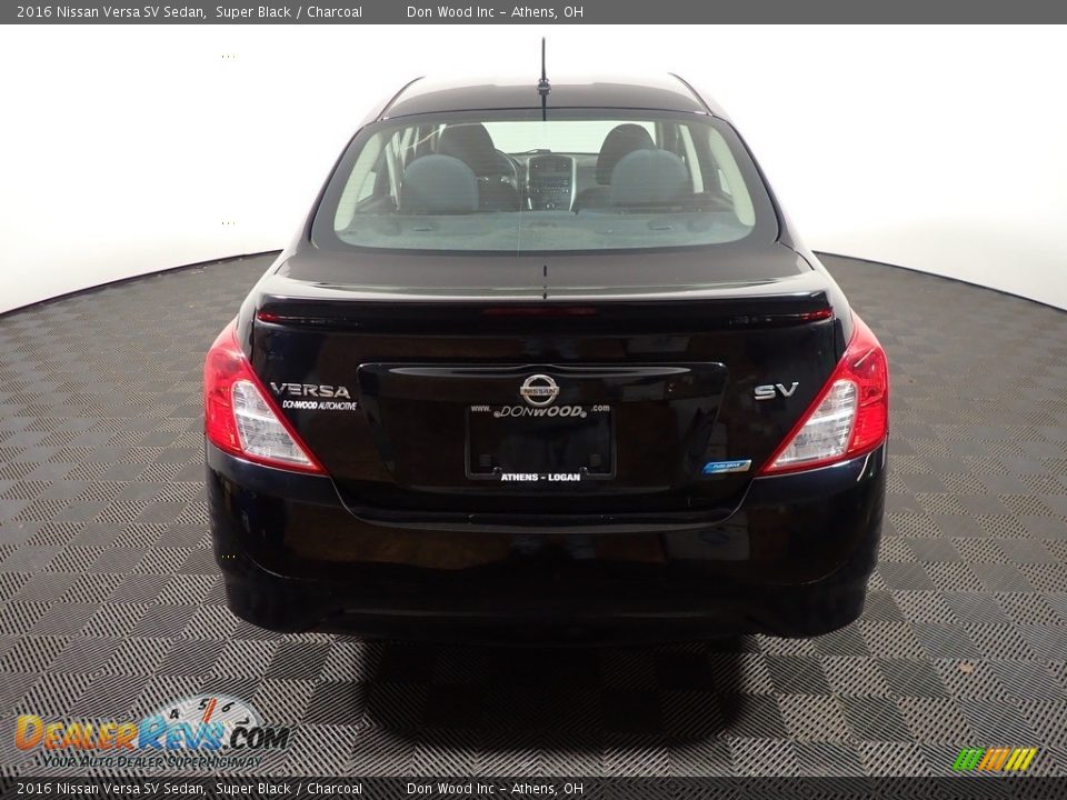 2016 Nissan Versa SV Sedan Super Black / Charcoal Photo #12