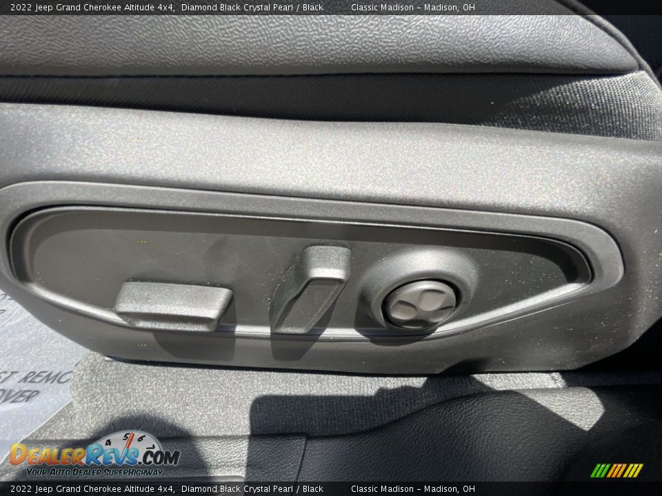 2022 Jeep Grand Cherokee Altitude 4x4 Diamond Black Crystal Pearl / Black Photo #7