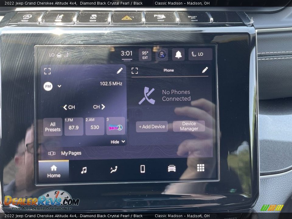 2022 Jeep Grand Cherokee Altitude 4x4 Diamond Black Crystal Pearl / Black Photo #11