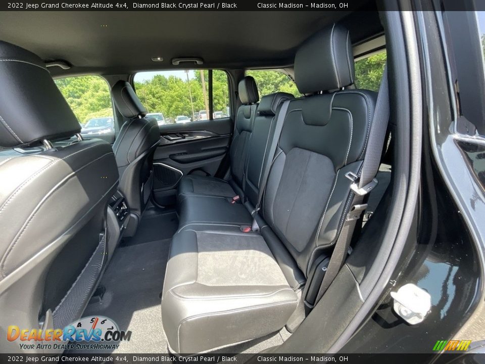 2022 Jeep Grand Cherokee Altitude 4x4 Diamond Black Crystal Pearl / Black Photo #15