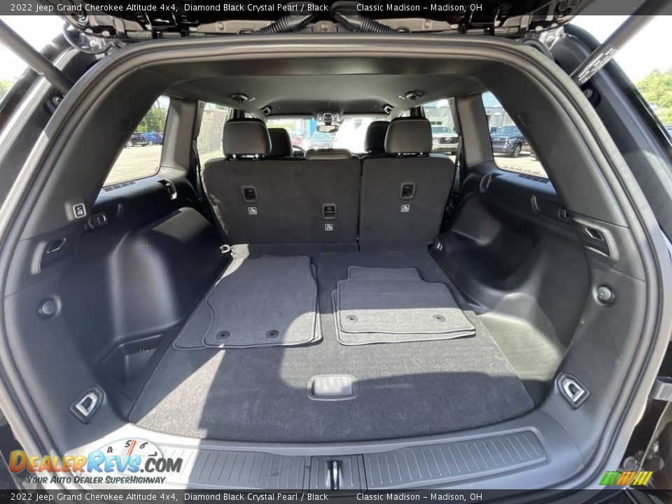 2022 Jeep Grand Cherokee Altitude 4x4 Diamond Black Crystal Pearl / Black Photo #16